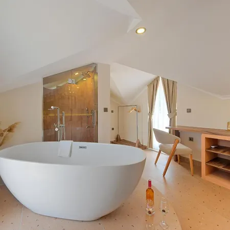 Βίλα Mediterranean With Private Pool *
