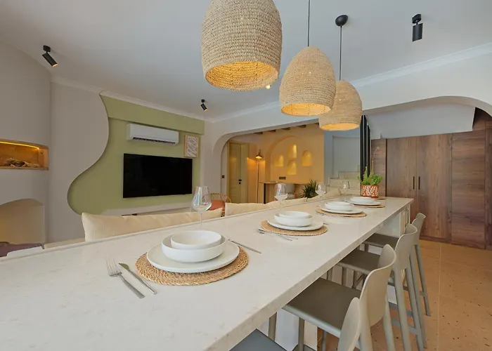 Mediterranean With Private Pool Vila