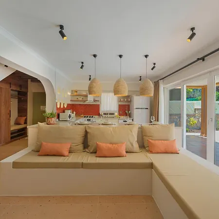 Mediterranean With Private Pool 빌라